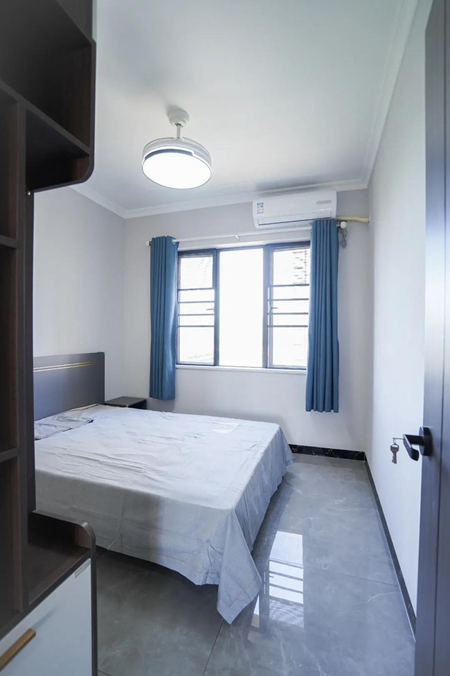 105㎡三居室，用冷暖色調碰撞出年輕人有趣的簡約生活。